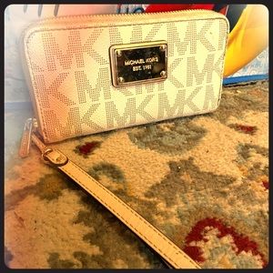Michael Kors wristlet wallet